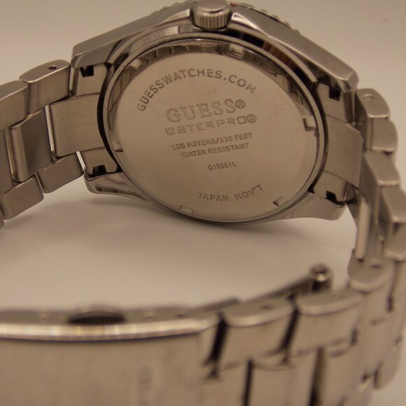 GUESS - WATERPRO G10561L 100M 37mm Multifunction Quartz Watch - Used - Picture 4 of 7